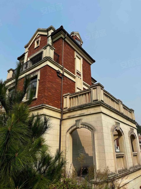 保利半山国际兰乔圣菲(别墅)5室2厅4卫214.85㎡东400万