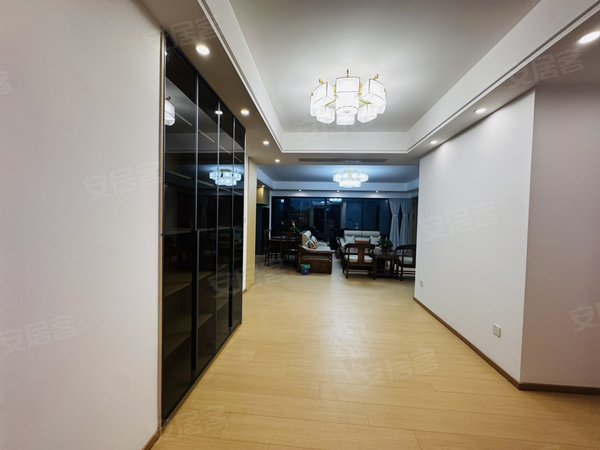 金华婺城湖海塘映湖华府金华罕见大平层6房超大客厅落地窗超大衣帽间全屋智能家居房源多出租房源真实图片