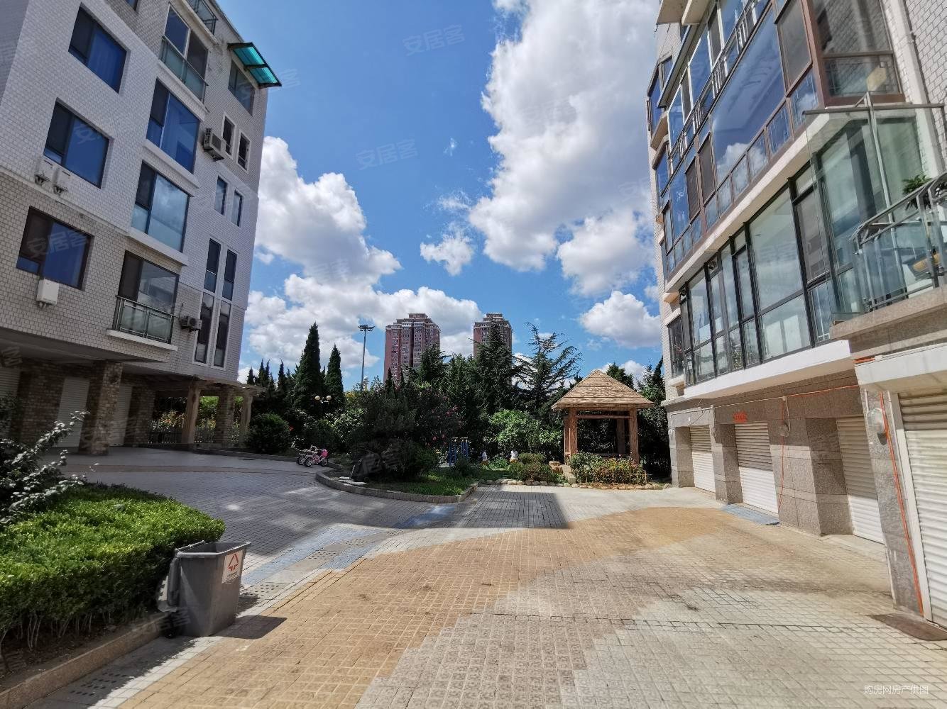 宏都嘉园4室2厅3卫246㎡南北630万