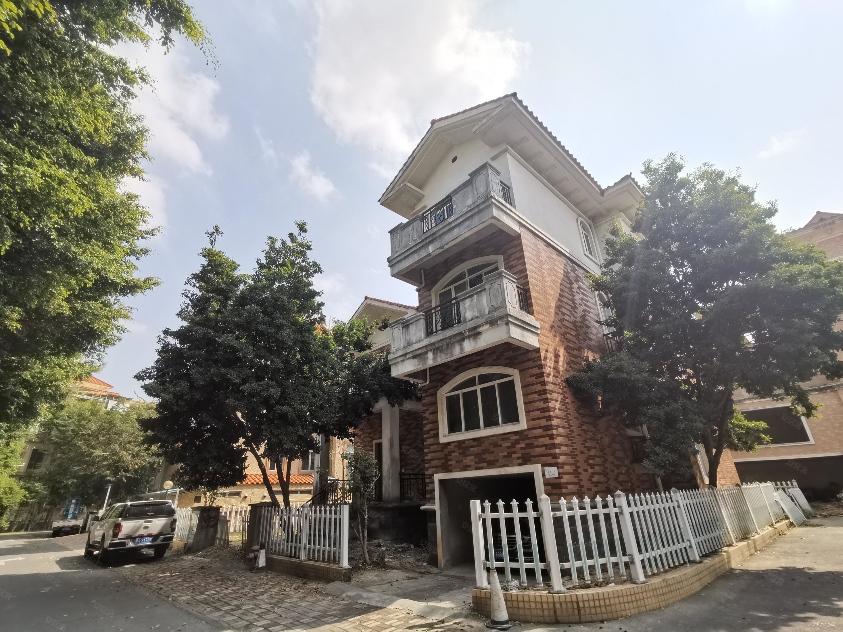 万博商圈万博翠湖花园独栋大别墅350方大花园
