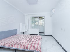 北京西城德胜门超大主卧 朝南有阳台 精装 三家合租人员简单 城建师大附近出租房源真实图片