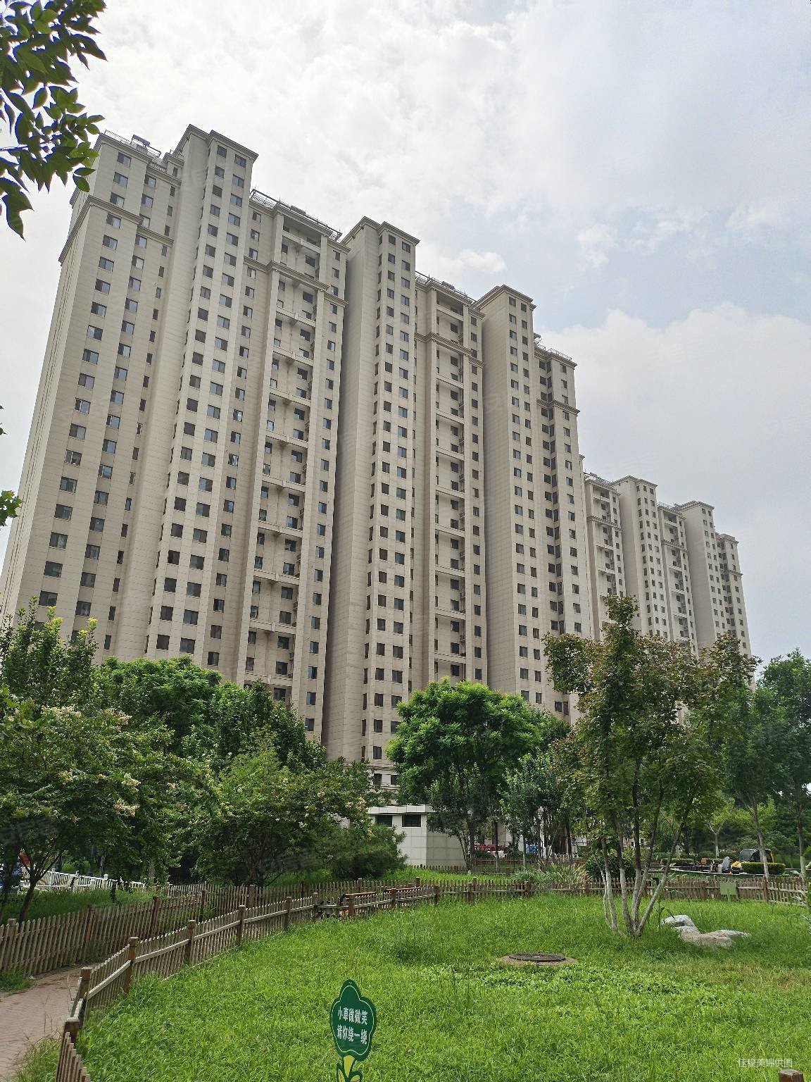 万泉盛景园板楼集中供暖交通便利精装修70年