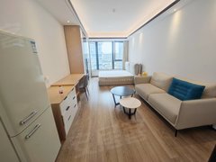 一号线七堡地铁口云悦湾平层公寓拎包入住，精装修，随时看房。