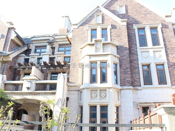 天津津南津南八里台京基岭域(别墅)京基领域一期悦景轩联排别墅 前后