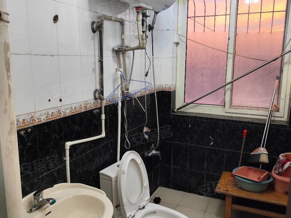 龙口西城区北马大街芙蓉小区(北区)央格庄附近 650元月 2室,热水器洗衣机各1台 南北通透出租房源真实图片