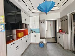 海西格尔木城区盐湖三小区精装修阳面两室出租房源真实图片