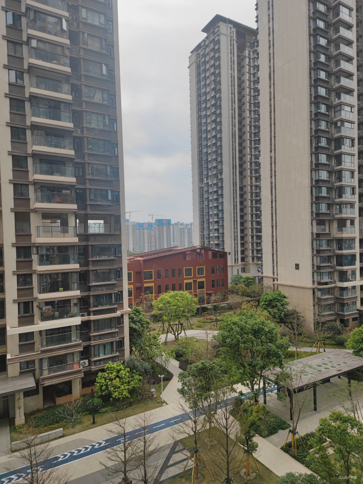 五象澜庭府锦苑3室2厅2卫97.89㎡南90万