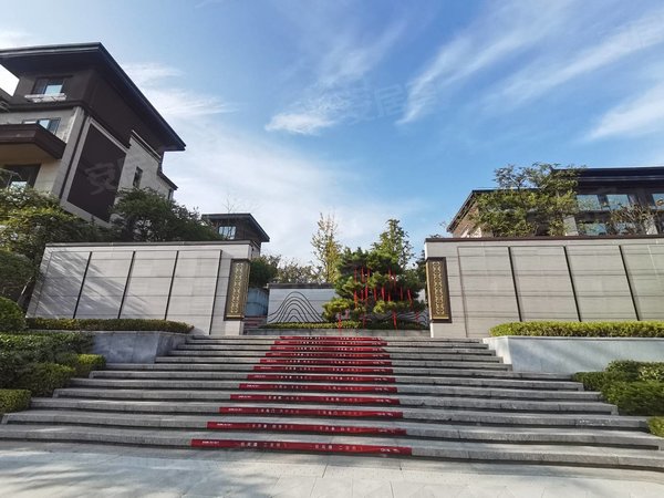 青岛黄岛东方影都康大江山樾康大江山樾,两套复式在租,可办公!