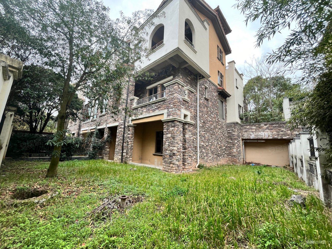 乐湾国际边套别墅 前后200平花园 双车位 采光好