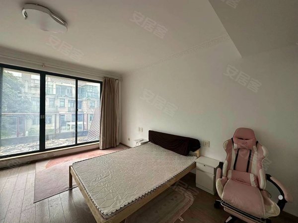 杭州萧山闻堰湘湖人家(东区)湘湖人家整栋精装联排别墅出租,大客厅带