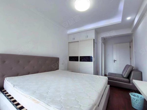 5新出  凤岗沃尔玛 锦龙又一城 南北通透,精装修出租房源真实图片