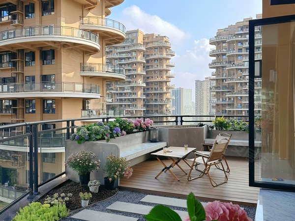 深圳布吉丹竹头金龙花园丹竹头地铁口精装一室一厅 带阳台电梯 采光好