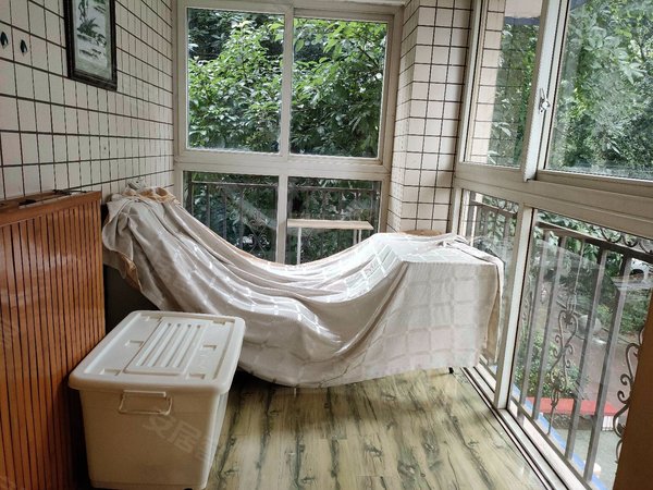 重庆江北南桥寺小天鹅花园小天鹅花园 3室2厅2卫 电梯房 精装修 拎包