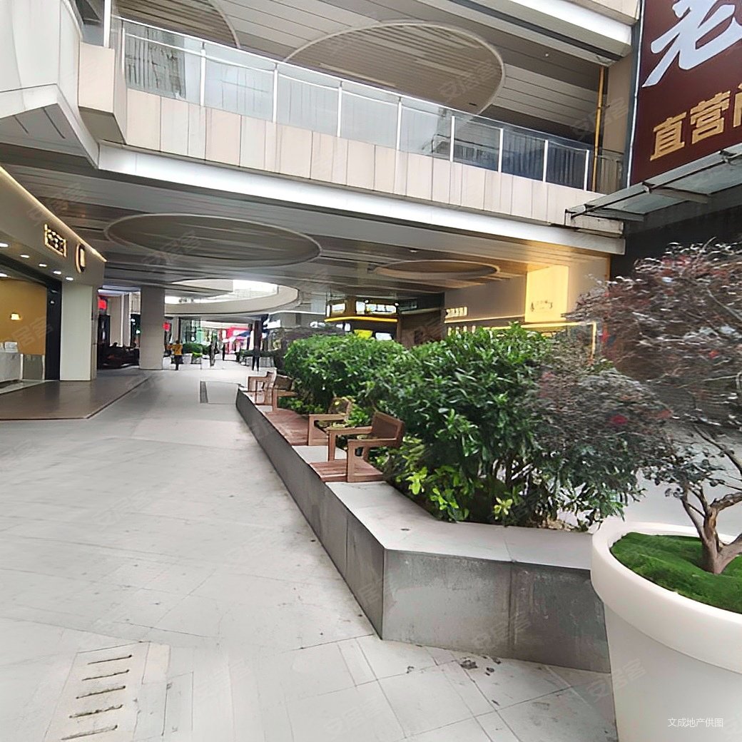 南城ucc旁峰汇广场精装四房可改五房急售一百可以卖