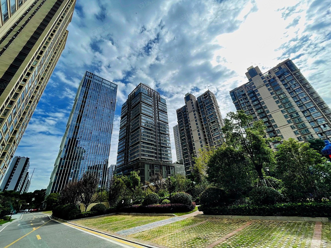 金鹰商圈裕元二期精装大四房全新未住急售