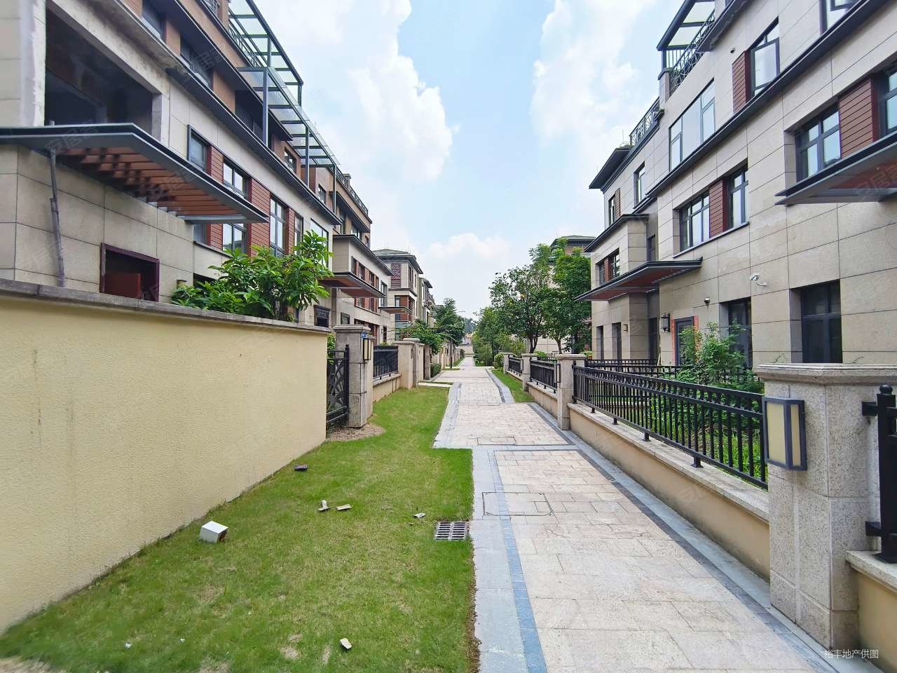 君荟庭4房17686方