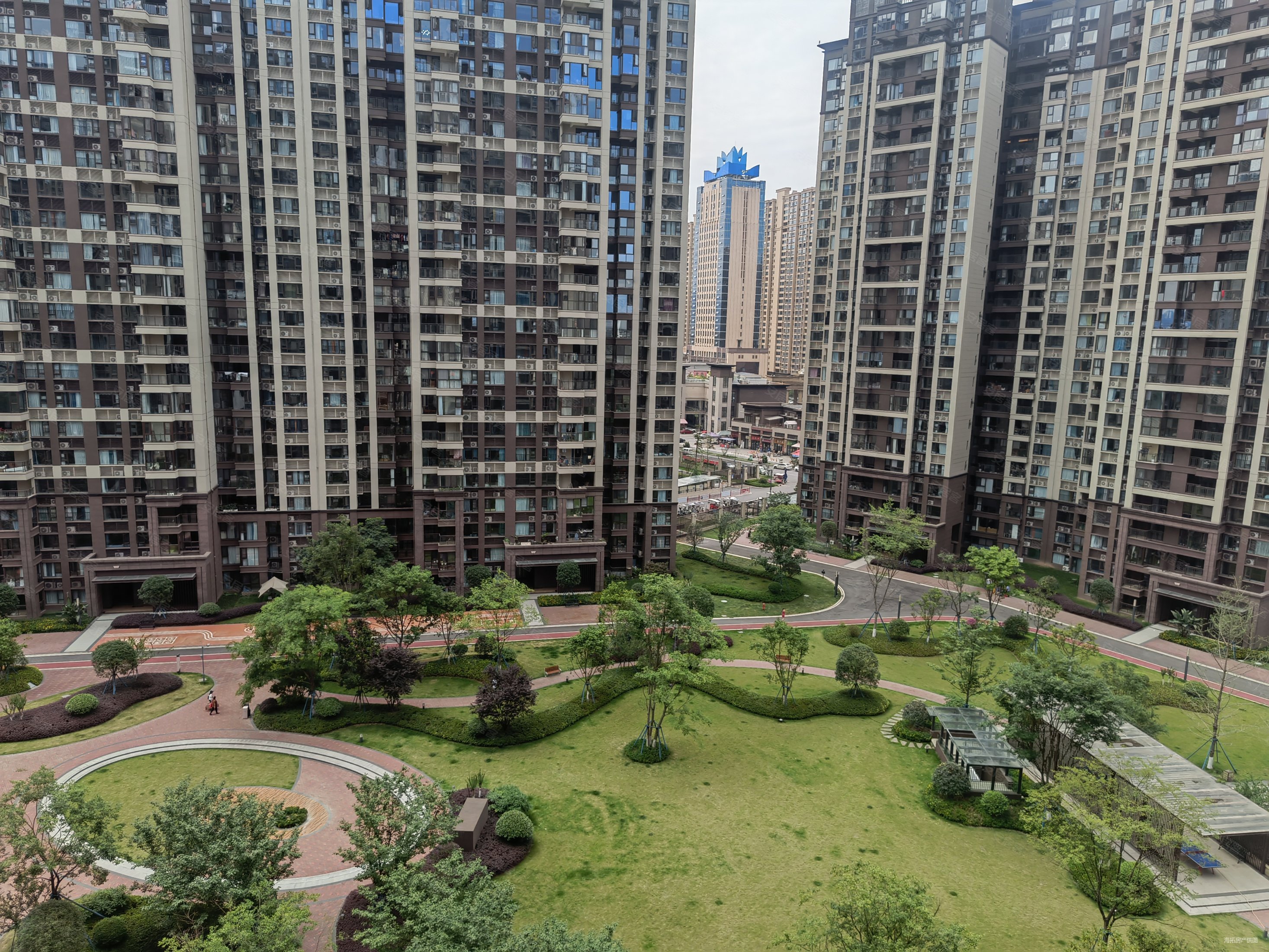 翡翠湾套四优选中间楼层正对中庭户型方正诚心出售