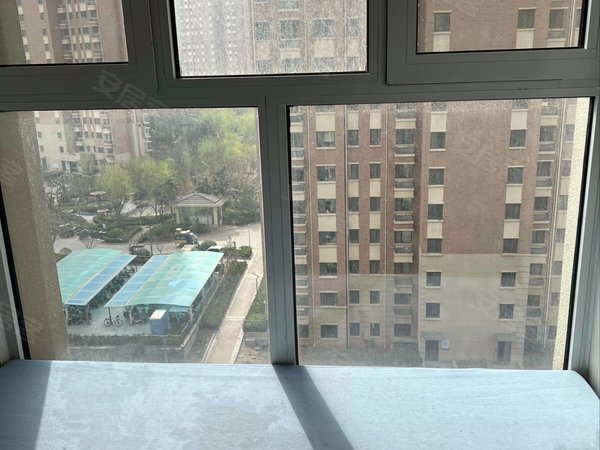 济南高新汉峪中铁奥体26方汉峪金谷旁精装一居室纯南向看房有钥匙出租