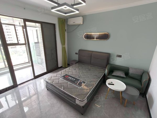 戳戳戳,快点进来看这套房,大空间落地窗,近吉利,威睿,康龙!