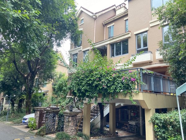 重庆渝北汽博中心绿地翠谷(一二三期联排别墅)渝北汽博中心 保利