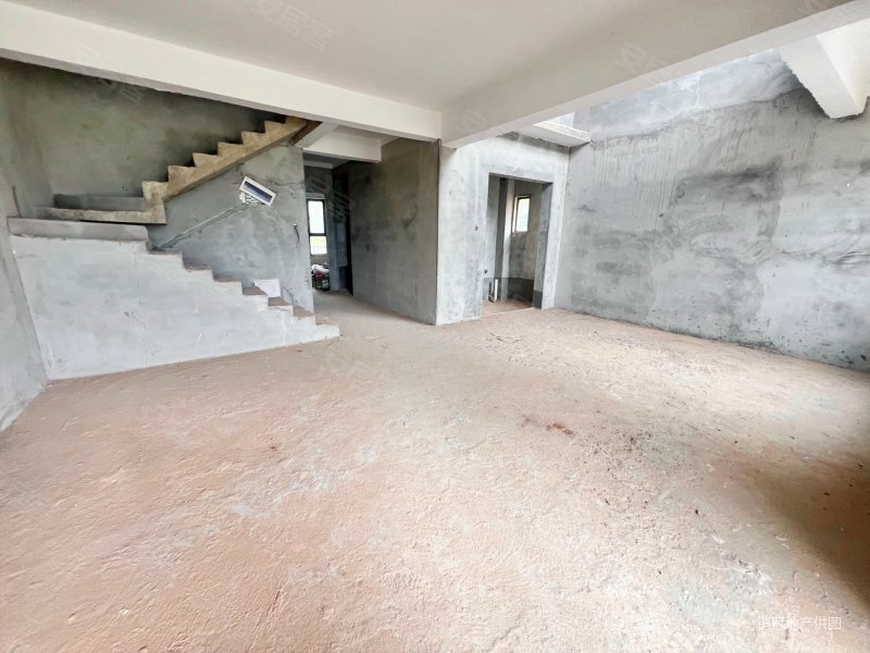 新力城叠墅上叠带顶楼露台4房2厅