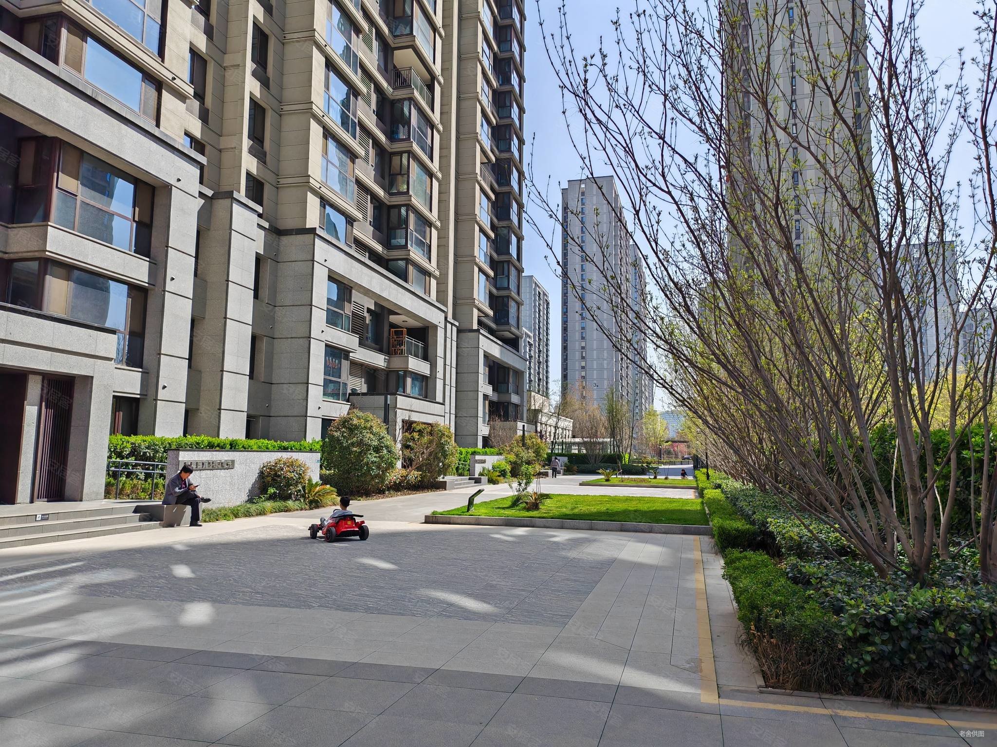 高新区丈八四路万科翡翠国宾3室2卫精装修近6号线