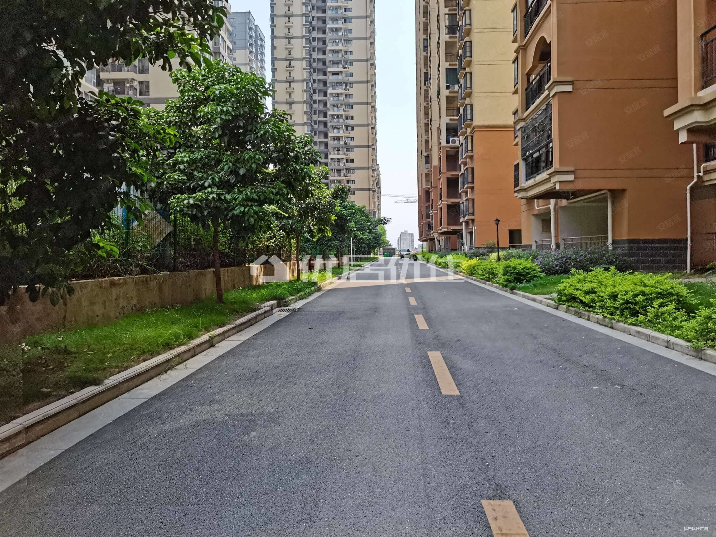 实拍五号线地铁口南航翔宇花园大三房出售业主急卖看房方便