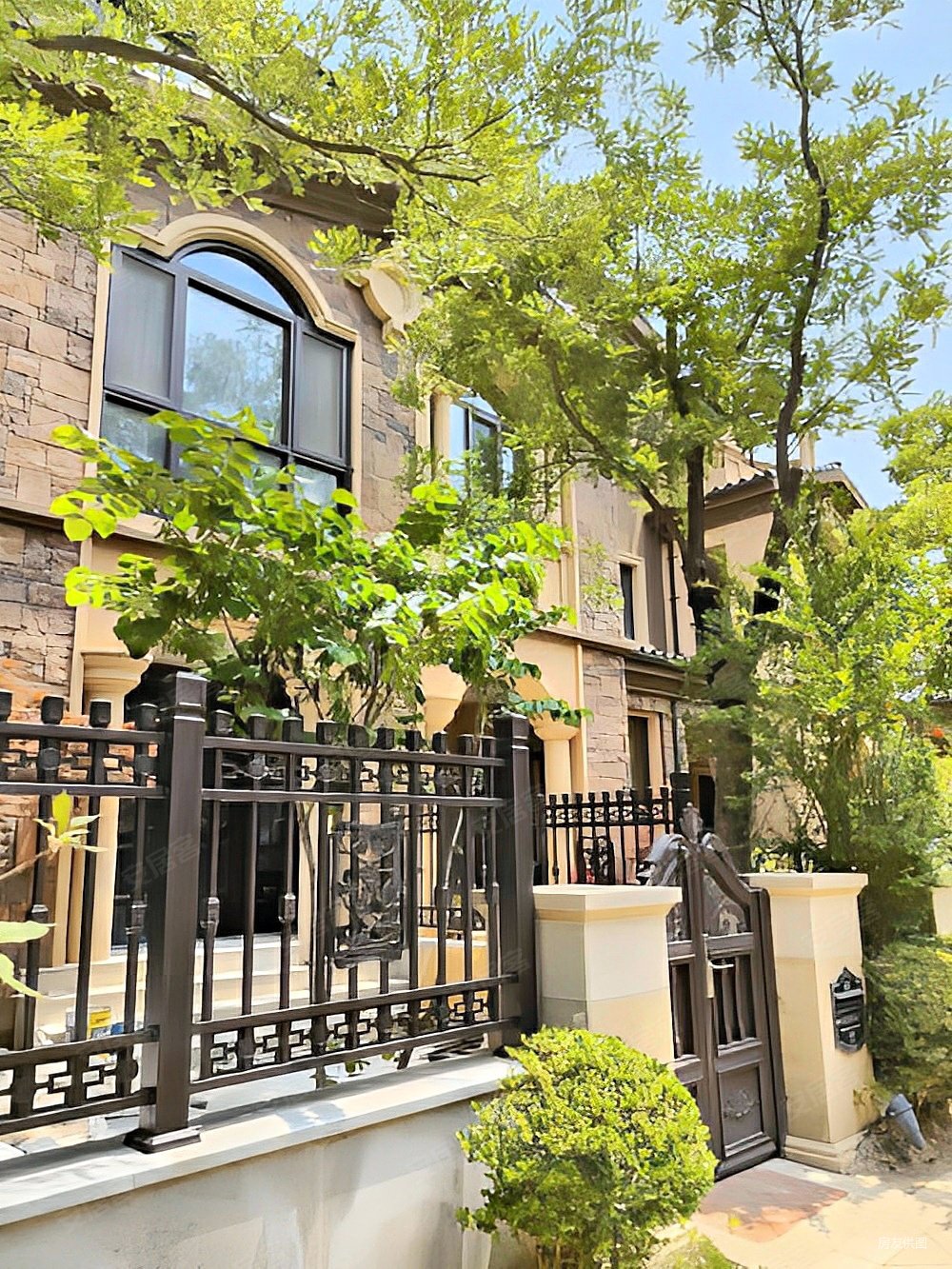 林溪湾(别墅)6室5厅6卫303.3㎡南北490万