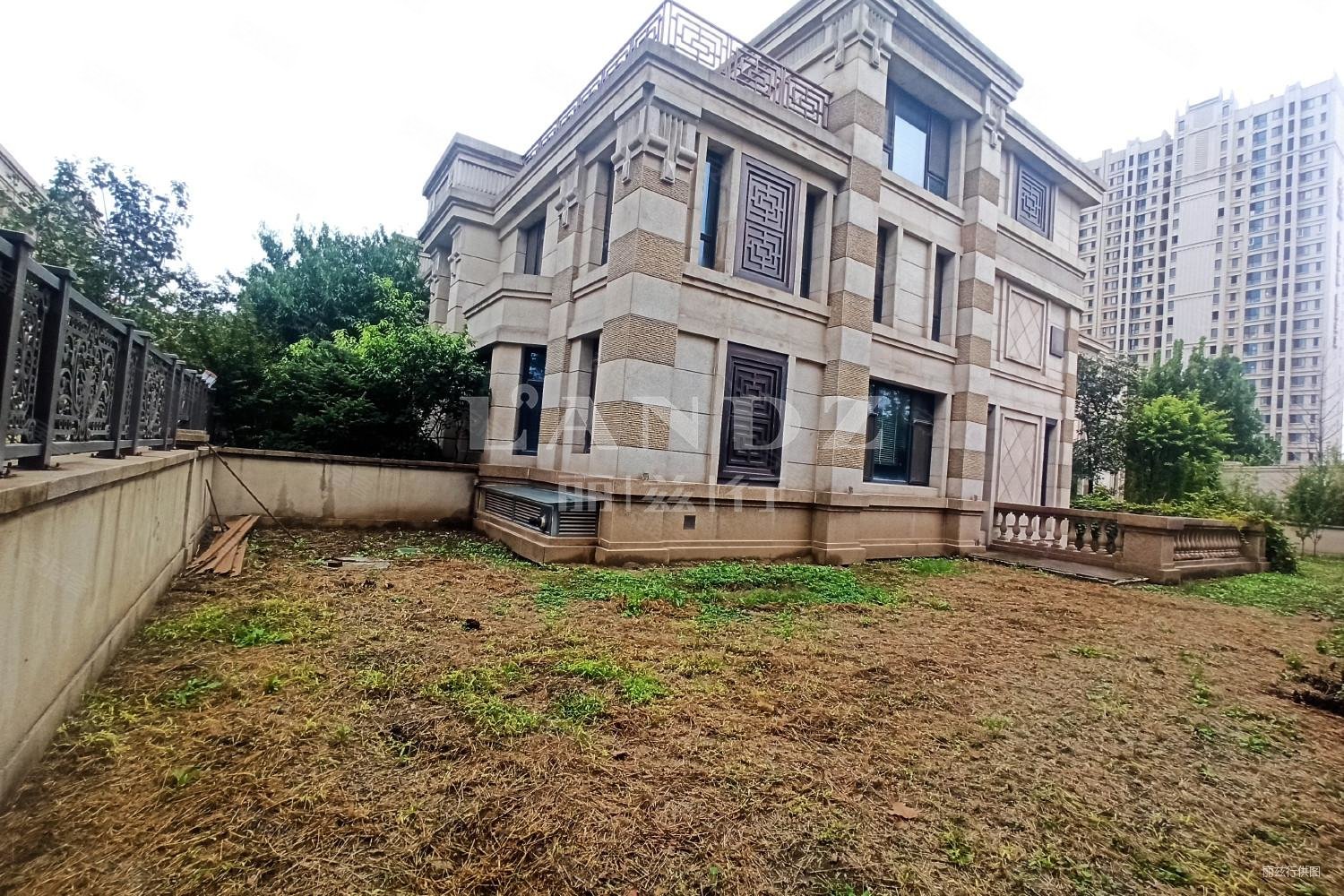 鸿坤林语墅4室4厅6卫511.53㎡南3700万