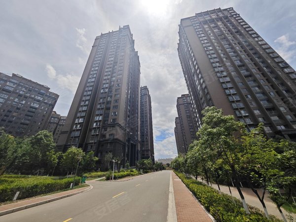 昆明呈贡老县城惠景园月租金1800元|惠景园精装两室|带家具家电带车位