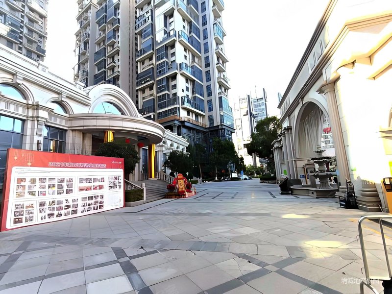 观音山 鑫塔水尚 地铁口  三房两厅 客厅带阳台仅售530万