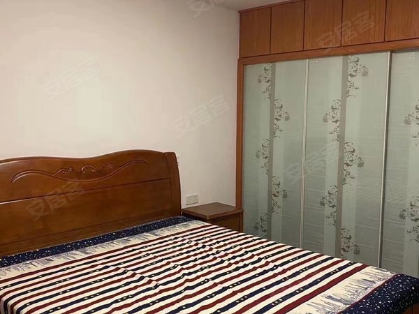 苏州太仓浏河天竺苑出租天竺苑三室两厅装修全配,环境好,位置好!