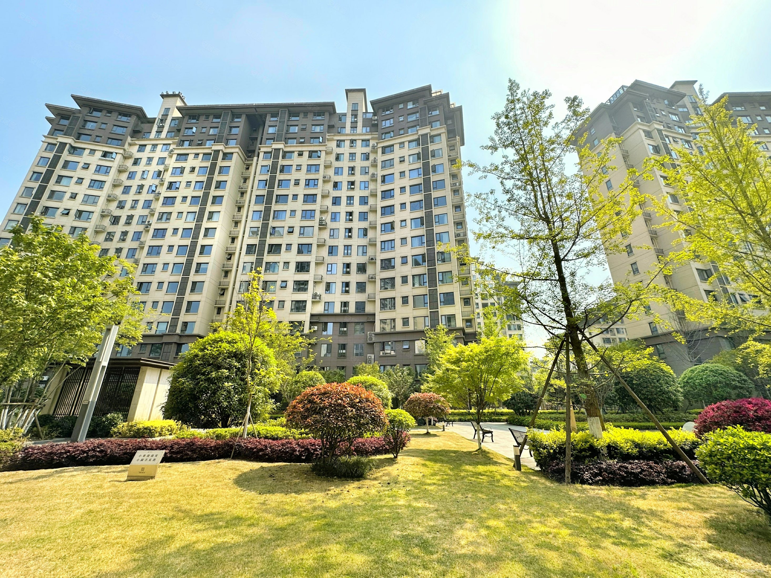 隆腾蜀州府4室2厅2卫124.14㎡南北102万