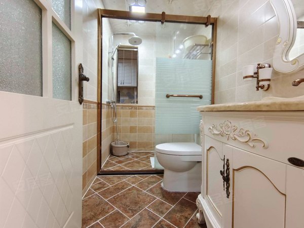 重庆江北南桥寺保利香雪房子装修很好新 全屋中央空调  硅藻泥墙面