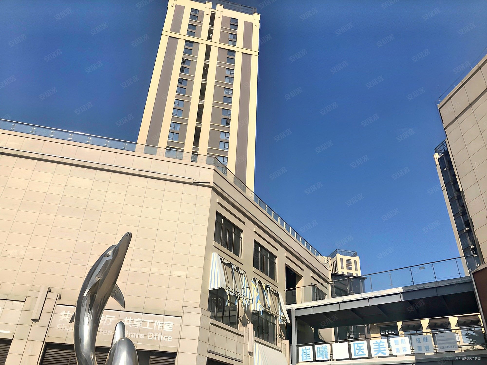 绿地缤纷城 交通便捷 产权清晰 南向采光好 中间楼层采光好