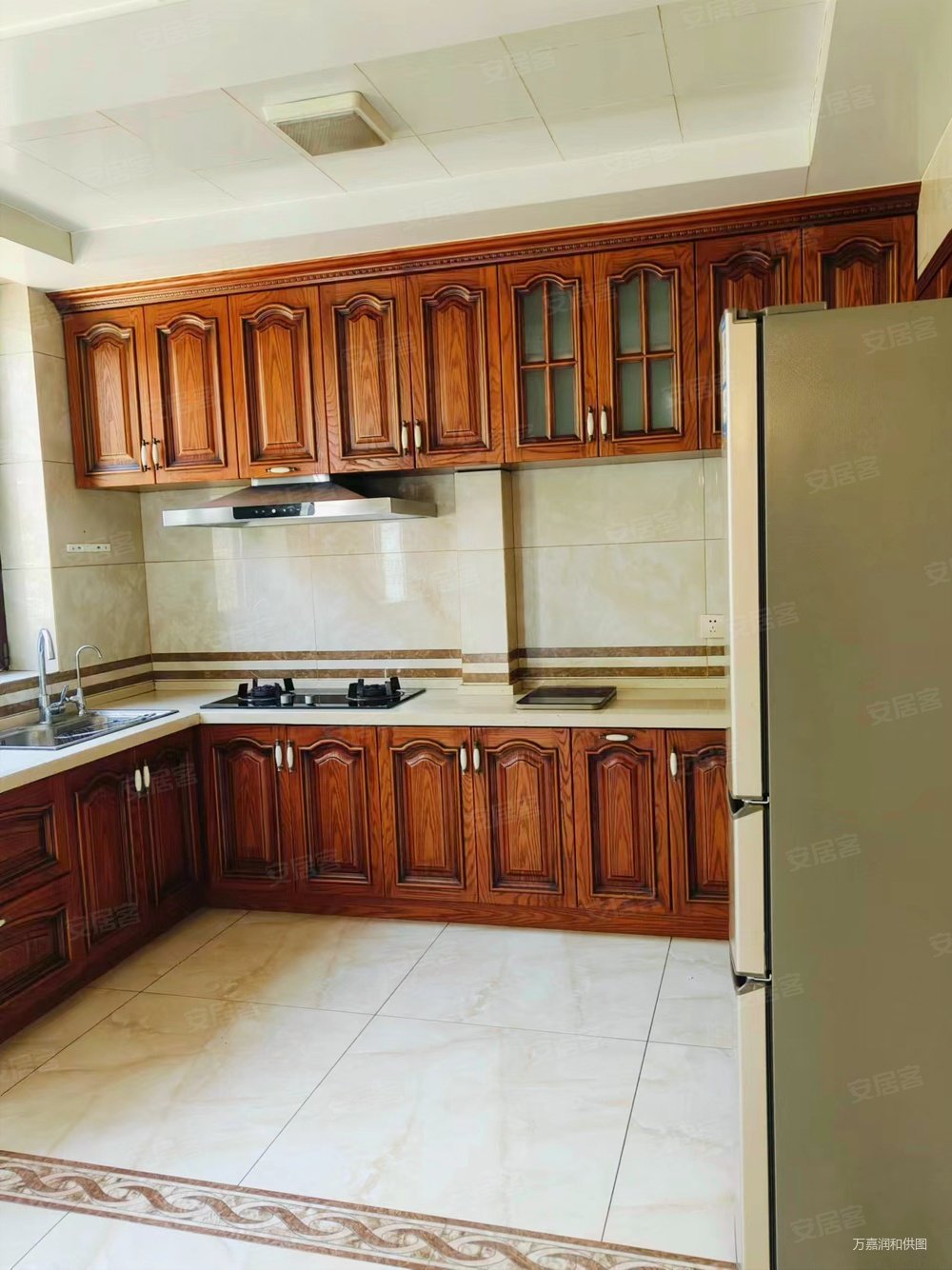 水岸豪庭  新装修 一楼带负一 带大车库 随时看房