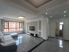 梅河口城区市中心丽湖生态城电梯三室现代风装修屋里家具家电齐全，干净整洁出租房源真实图片