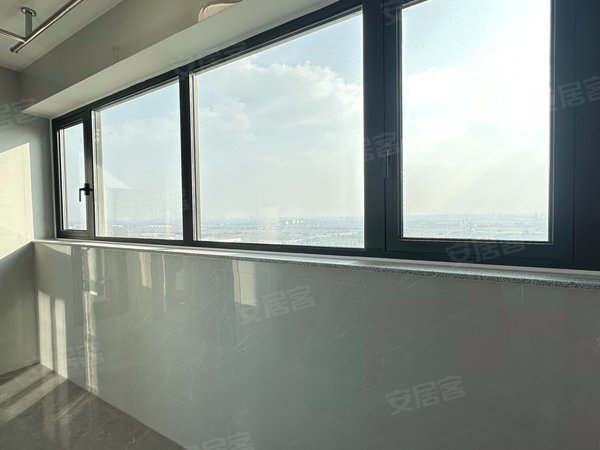 海宁海宁市区硖石江南大道1361号楼银泰商圈浙大旁，实拍朝南1室1厅，单独客厅卧室，双阳台民水电出租房源真实图片