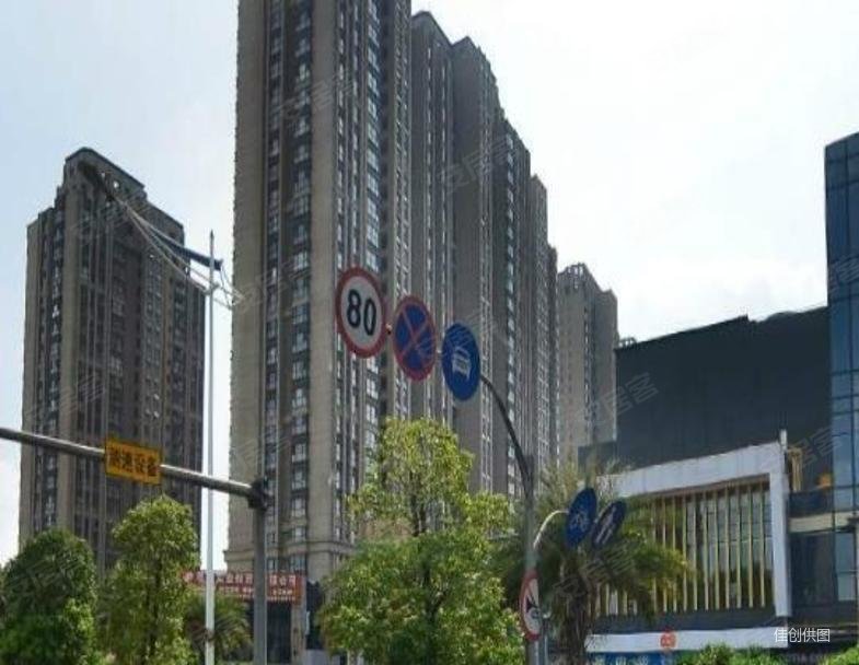 近深圳长安万达精装3房  保养好 中间楼层 可拎包入住