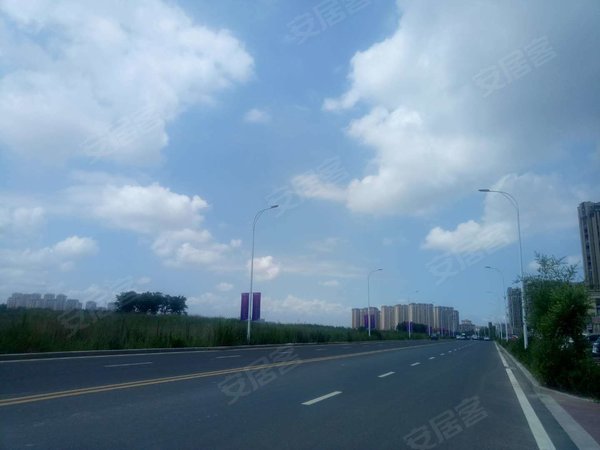 青岛城阳流亭青特花溪地2期急租精装套三双卫洋房!南北通透 带一个地下车位 家具家电全出租房源真实图片