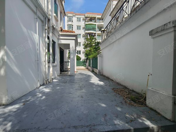 祈福新村康怡雅园 5房4卫 带超大的花园 安静合适 出入便利