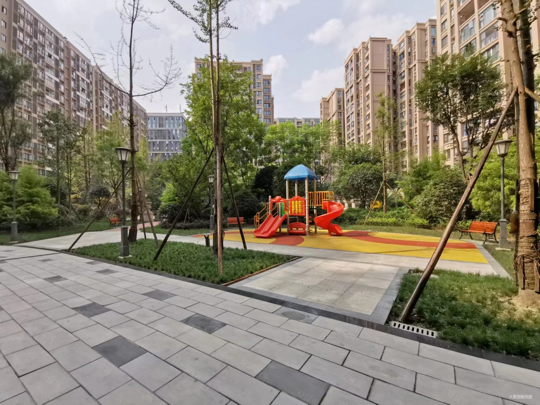 金港华府精装套二双卫主卧带阳台