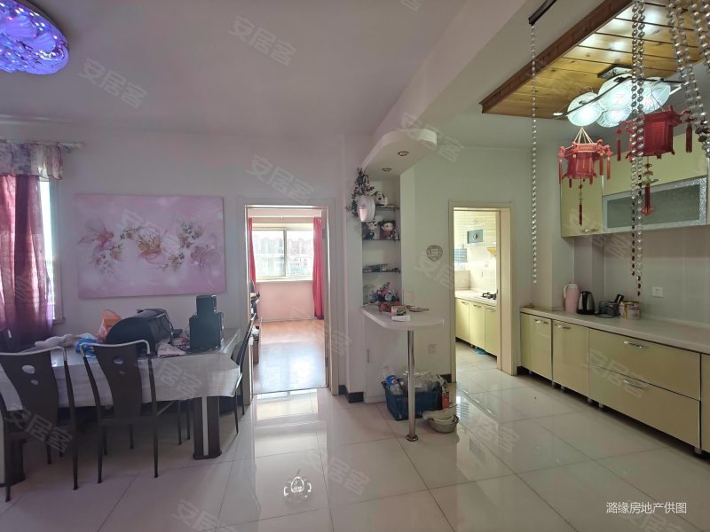 秋瑞家园 中间楼层采光好 有电梯 近地铁 交通便捷 大两居