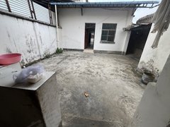 德宏芒市人民商场三棵树附近老庭院四室一厅一卫可做仓库可住人1500每月年起出租房源真实图片