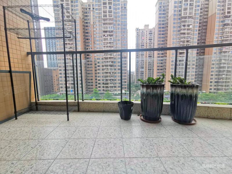 新天虹怡景华庭精装大两房,户型方正,采光好.适合住家过度