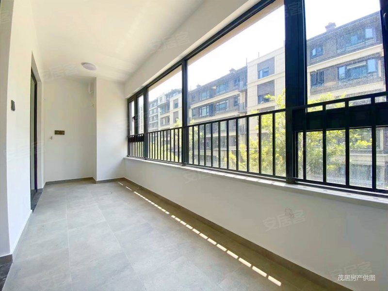 公园万象 南北通透 产权清晰 近医院 次新小区 双卫