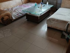 莱芜钢城钢城城区梅花园三室两厅有家具能洗澡做饭月租500出租房源真实图片