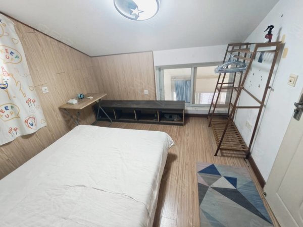 乐山市中老公园白塔街326号院师院人民医院跃层精装3房2空调，停车方便，家具家电齐全拎包住出租房源真实图片