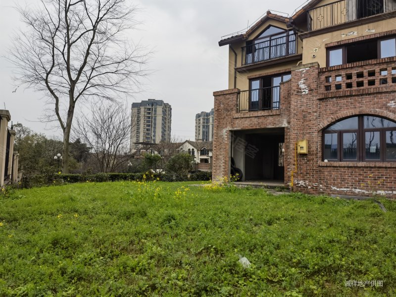 恒大云湖上郡观山悦(6-1期别墅)5室2厅3卫105㎡南北123万