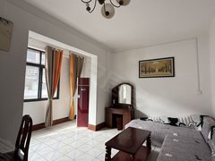 当阳长坂路当阳城区出租，过街楼2楼，2房带家具家电领包住，800每月出租房源真实图片